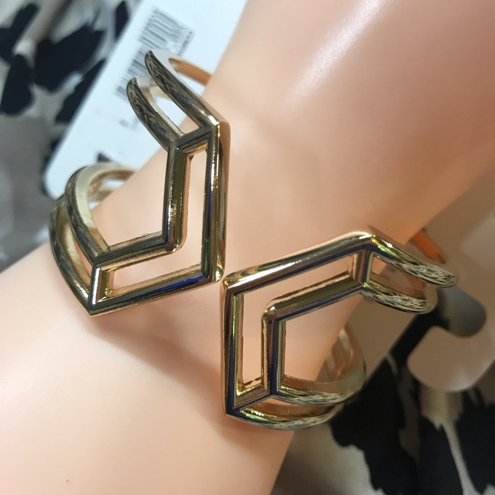Cato hinged bangle bracelet